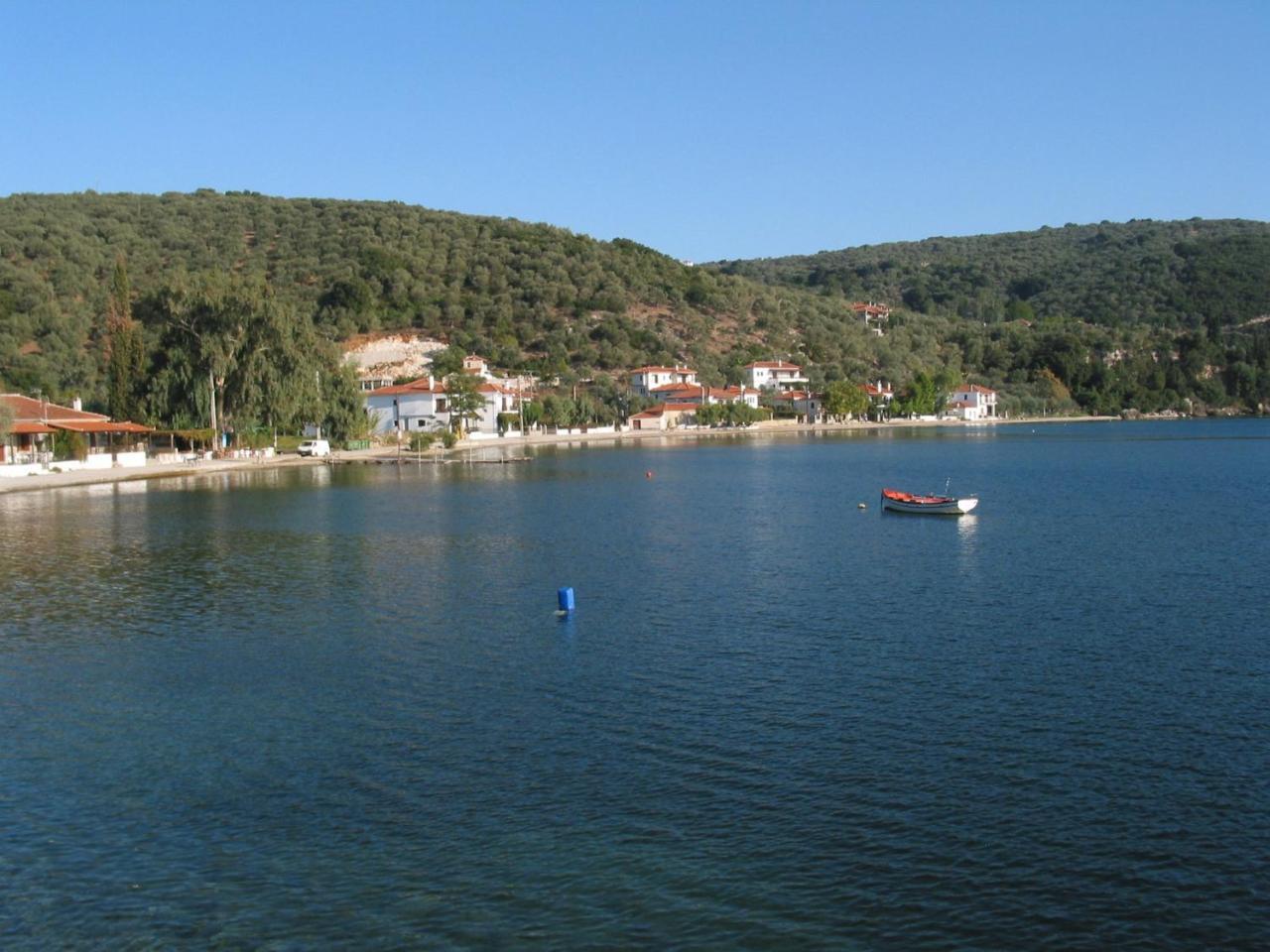 Razi Beach Лефокастро Экстерьер фото
